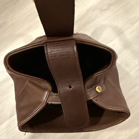 Coach vintage Brown Leather buckle Sling backpack - Picture 5 of 10
